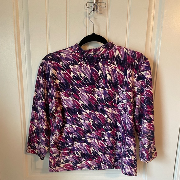 Beautiful Petite Top 💕 - Picture 2 of 2